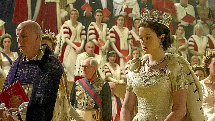 Escena de la coronación de Isabel II de Inglaterra en la serie ‘The Crown’.