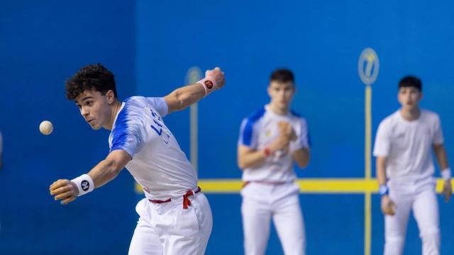 El elgoibartarra Izagirre contará con el favor del público para calarse la txapela de campeón en la final de la categoría promesas.