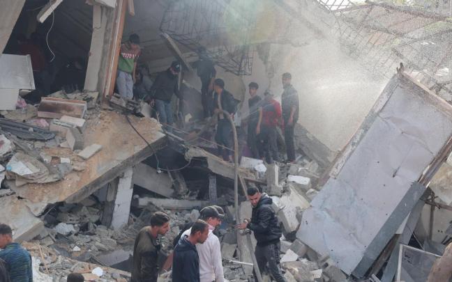 Los bombardeos israelíes se centran en el sur y centro de la Franja después de dar por desmantelado a Hamás en el norte de Gaza.