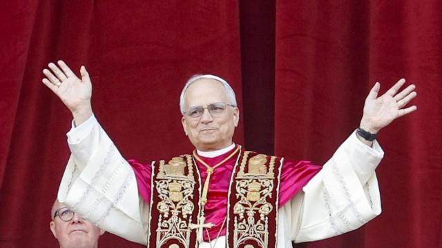El Papa León XIV se dirige a las miles de personas congregadas en la Plaza de San Pedro El Papa León XIV se dirige a las miles de personas congregadas en la Plaza de San Pedro