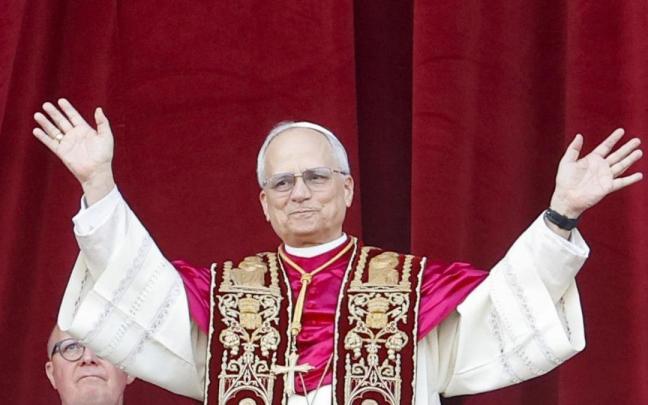 El Papa León XIV se dirige a las miles de personas congregadas en la Plaza de San Pedro El Papa León XIV se dirige a las miles de personas congregadas en la Plaza de San Pedro