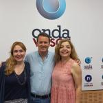 Elena Cuervo y Susana Alfageme con Txema Gutiérrez en los estudios de ONDA VASCA