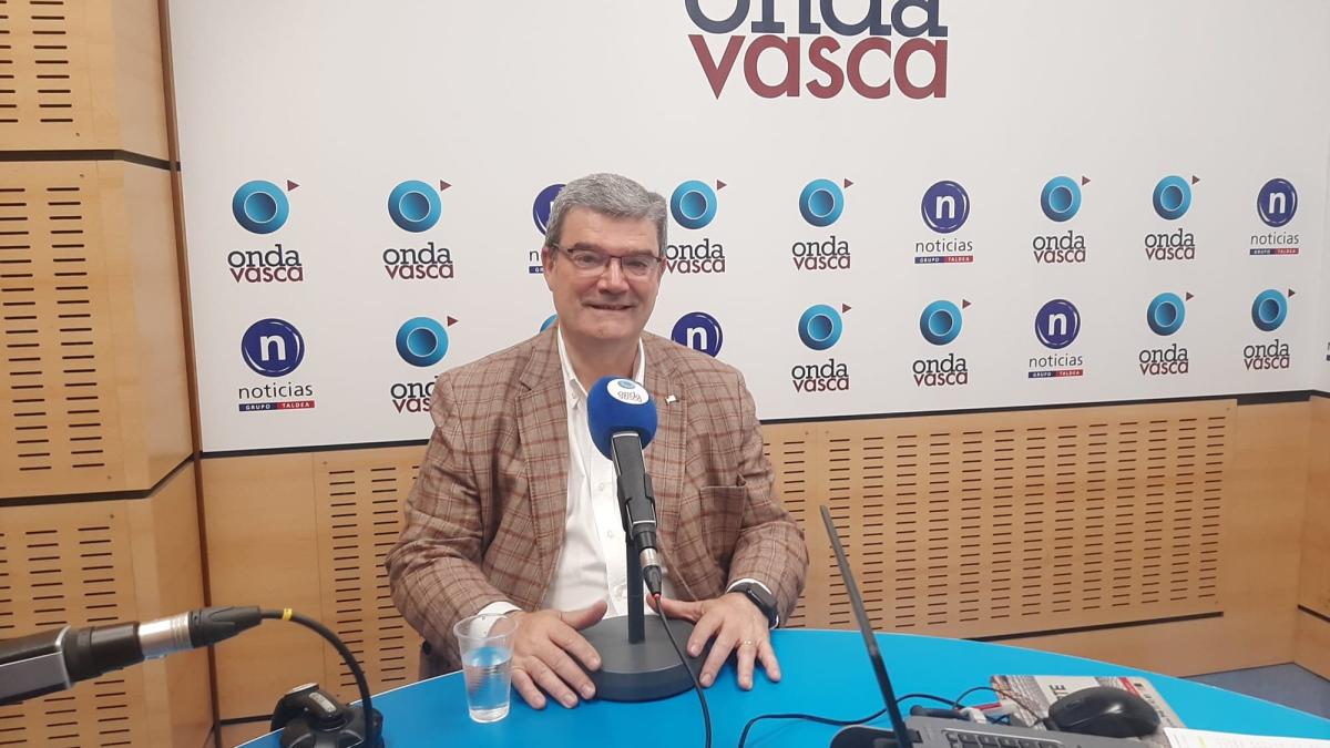 Juan Mari Aburto en los estudios de ONDA VASCA