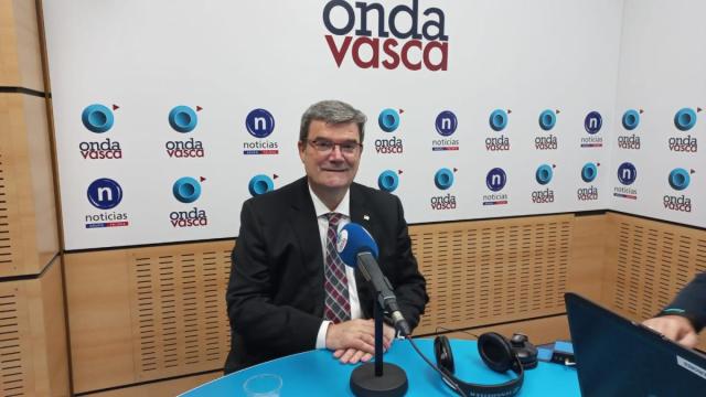 Juan Mari Aburto en los estudios de ONDA VASCA