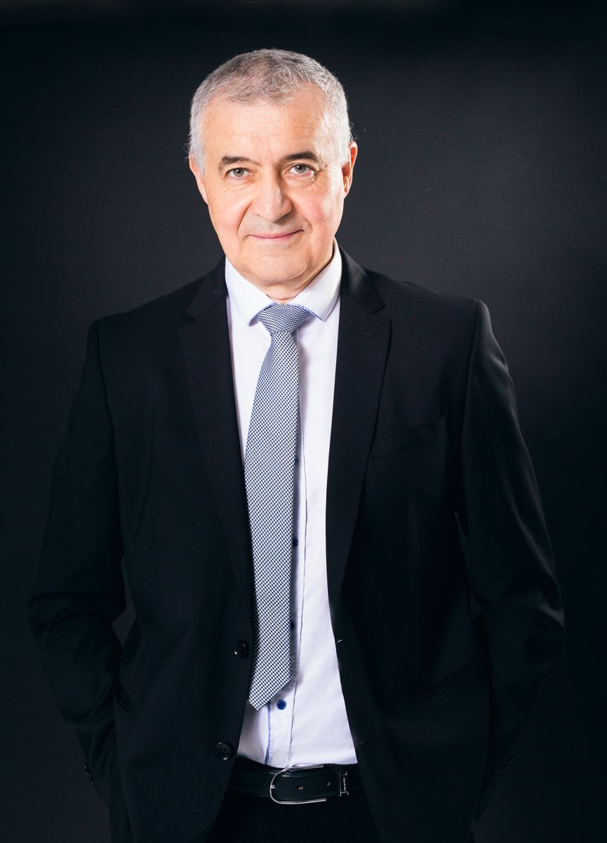 García Campayo ha publicado 200 artículos científicos.