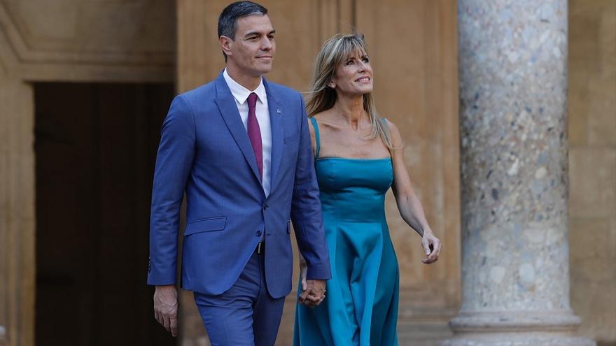 El presidente del Gobierno español, Pedro Sánchez, junto a su mujer, Begoña Gómez.