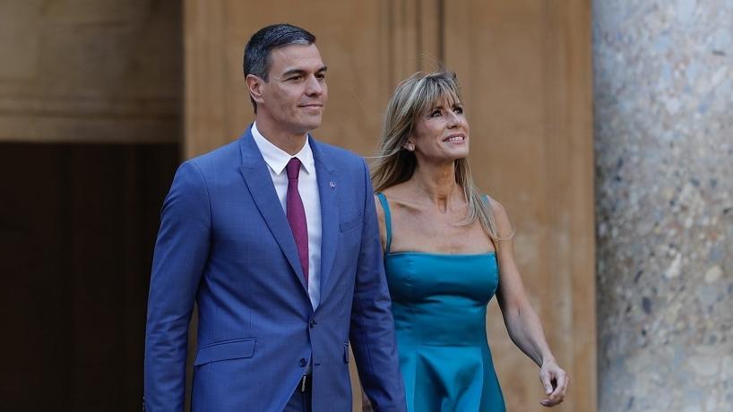 El presidente del Gobierno español, Pedro Sánchez, junto a su mujer, Begoña Gómez.