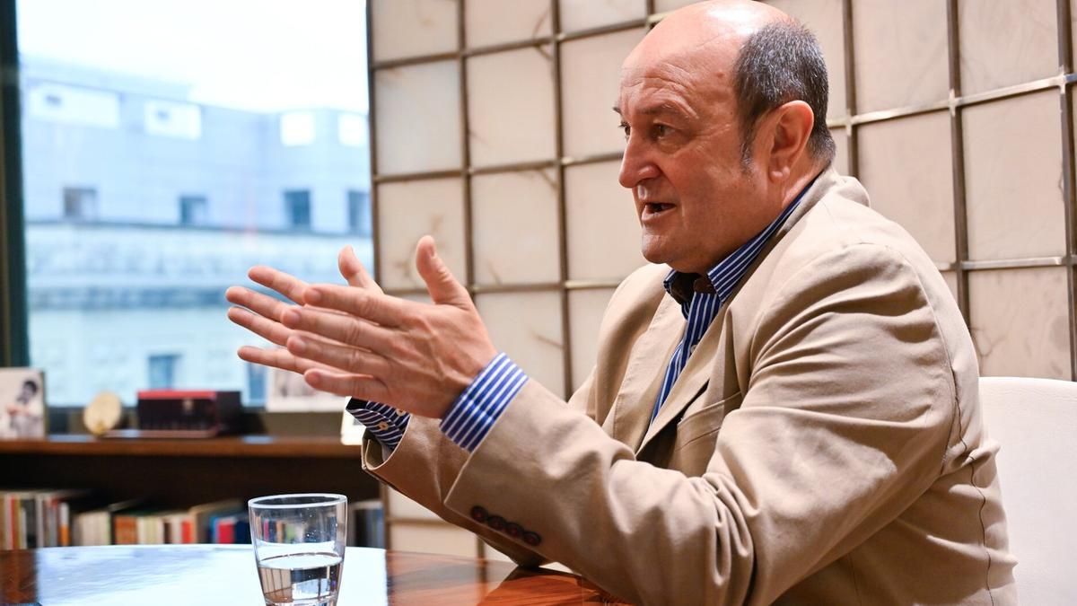 Andoni Ortuzar, durante la entrevista.