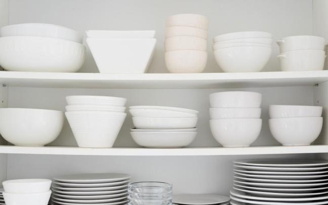 Adiós a colocar los platos unos encima de otros: la tendencia japonesa para mantener el orden en la cocina