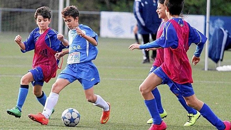 Una imagen de archivo de un partido de alevines. / AINARA GARCÍA