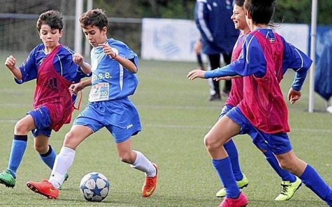 Una imagen de archivo de un partido de alevines. / AINARA GARCÍA