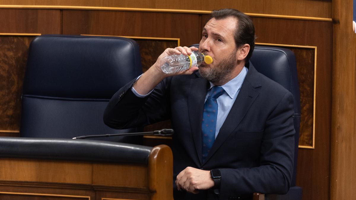 El ministro de Transportes, Ócar Puente, siempre en el centro de todas las polémicas