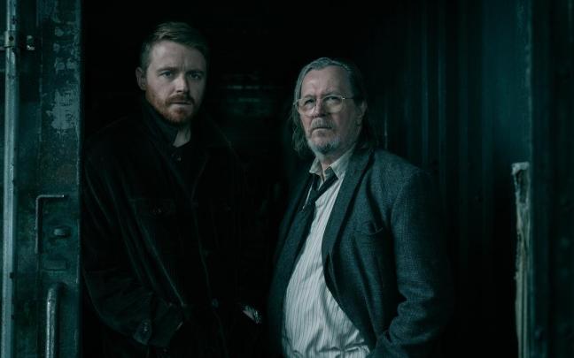 Jack Lowden y Gary Oldman en una imagen de ‘Slow Horses’
