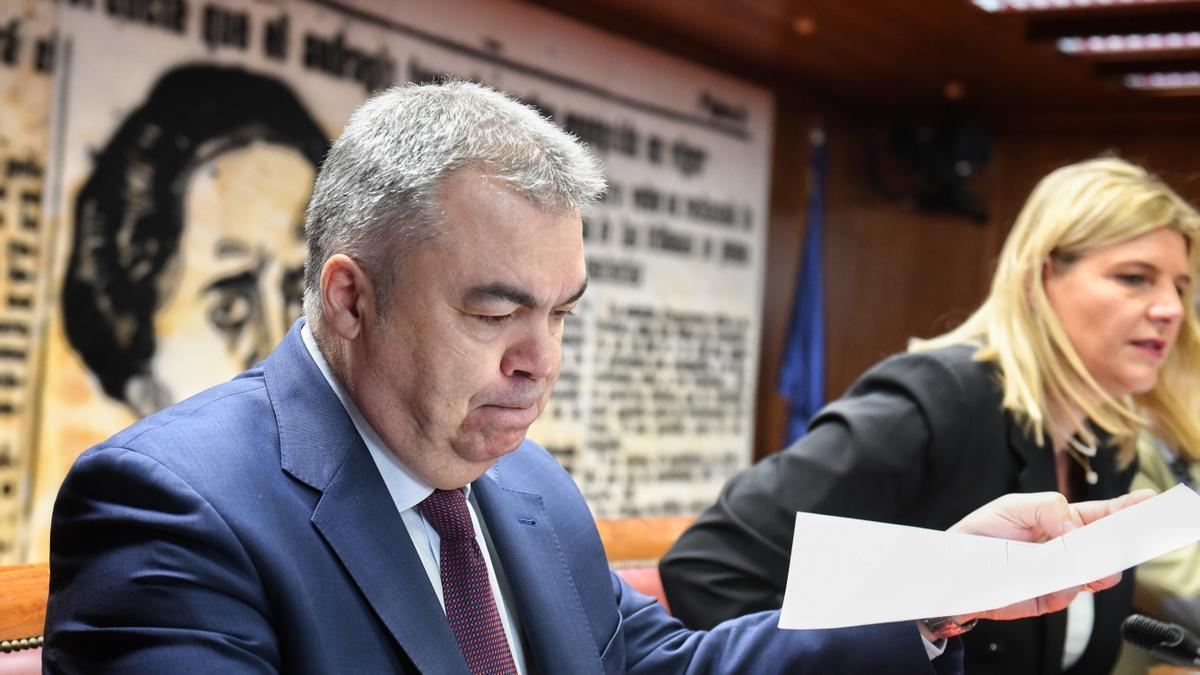 El diputado del PSOE, Santos Cerdán, durante la Comisión de Investigación sobre los contratos públicos realizados durante la pandemia de covid-19.