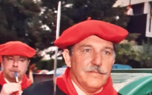 Foto de Miguel Ruiz cuando fue capitán de la compañía Belaskoenea del Alarde Tradicional de Irun. / N.G. Foto de Miguel Ruiz cuando fue capitán de la compañía Belaskoenea del Alarde Tradicional de Irun.
