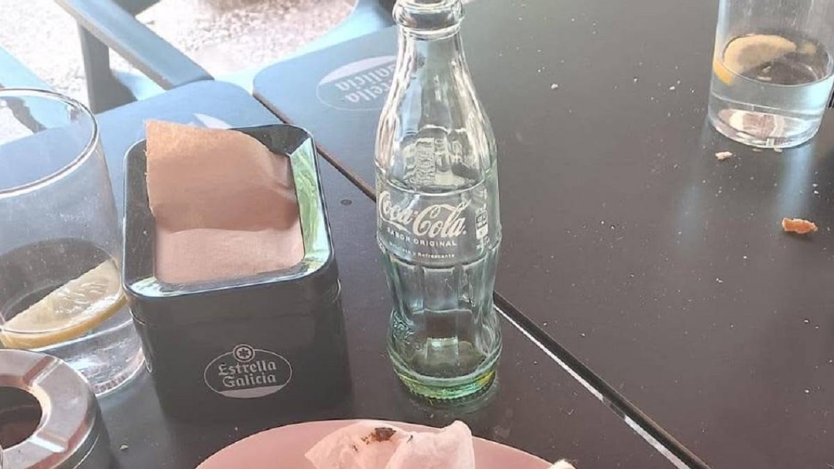 Una parte de la mesa.