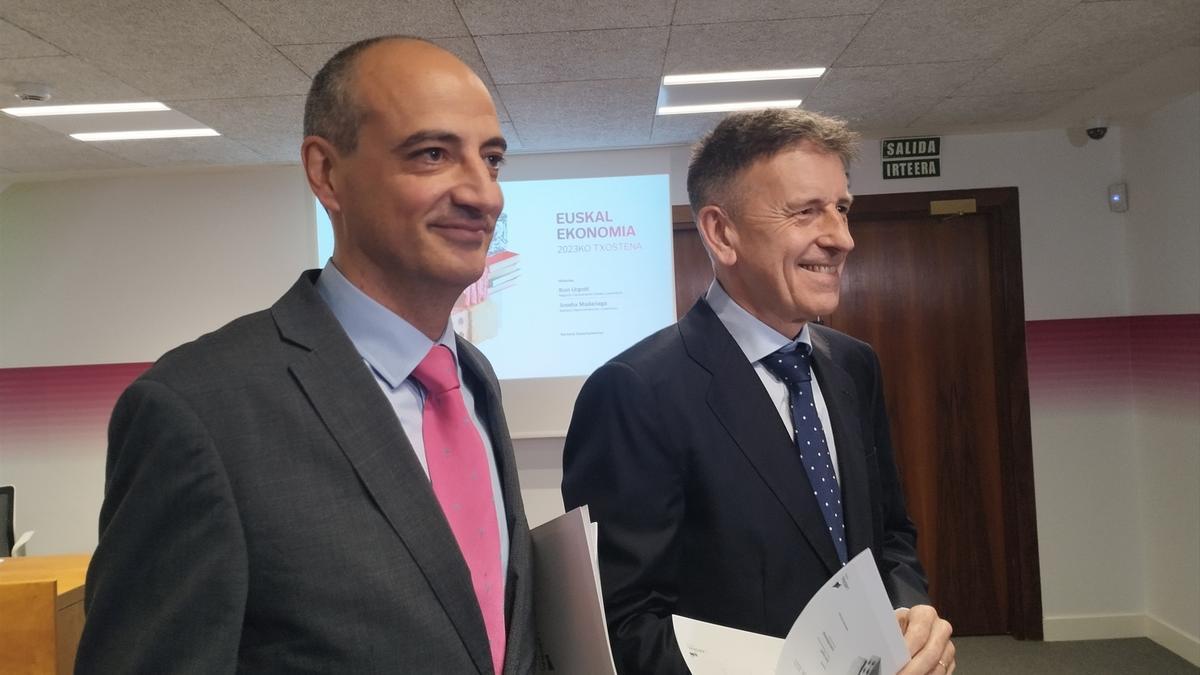 El director de Desarrollo de Negocio de Laboral Kutxa, Ibon Urgoiti y el director del Departamento de Estudios de Laboral Kutxa, Joseba Madariaga.