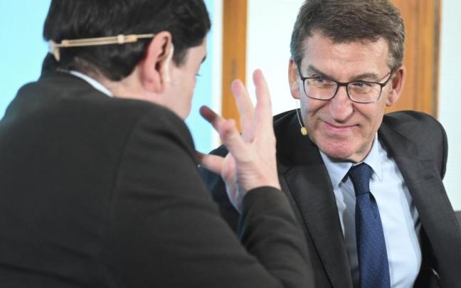Feijóo, con el presidente de Castilla y León, Alfonso Fernández Mañueco. / EFE Feijóo, con el presidente de Castilla y León, Alfonso Fernández Mañueco.