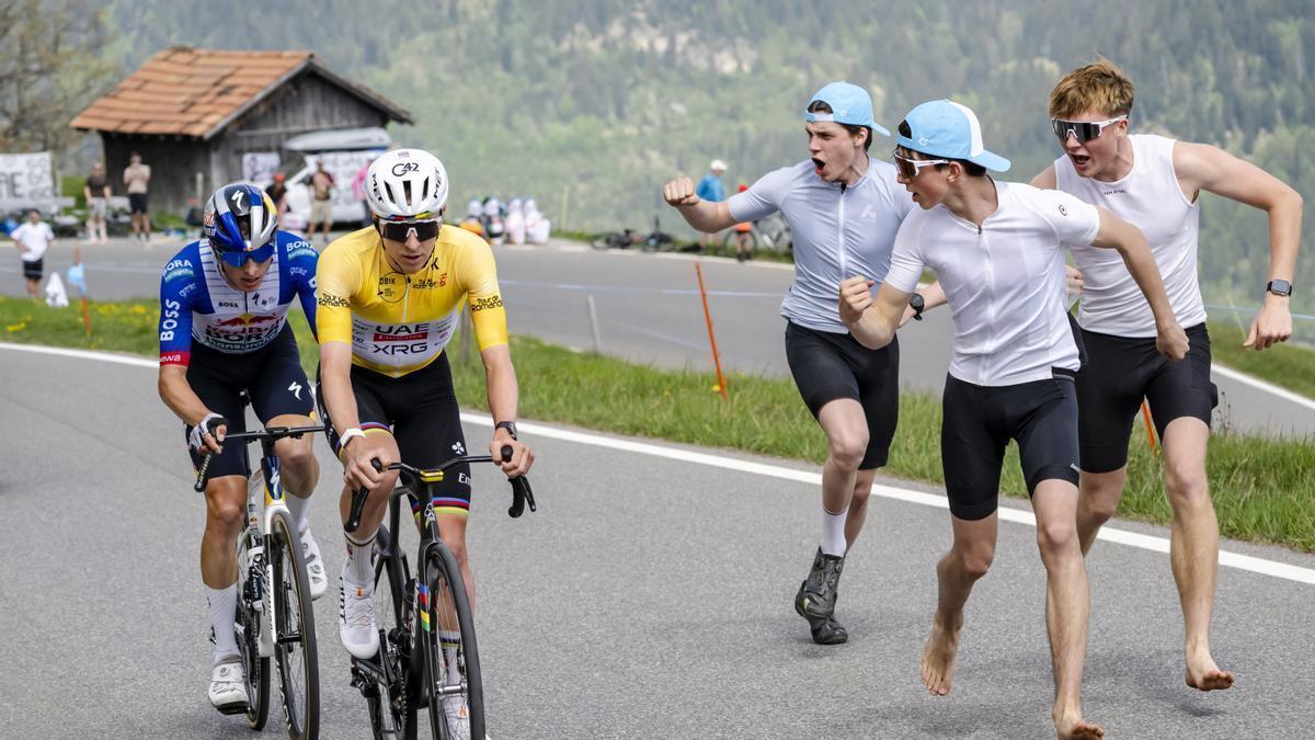 Tadej Pogacar y Florian Lipowitz, durante el Tour de Romandía.