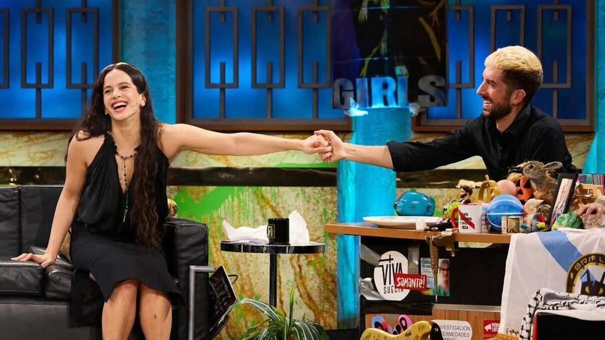 Rosalía y David Broncano en 'La Revuelta'