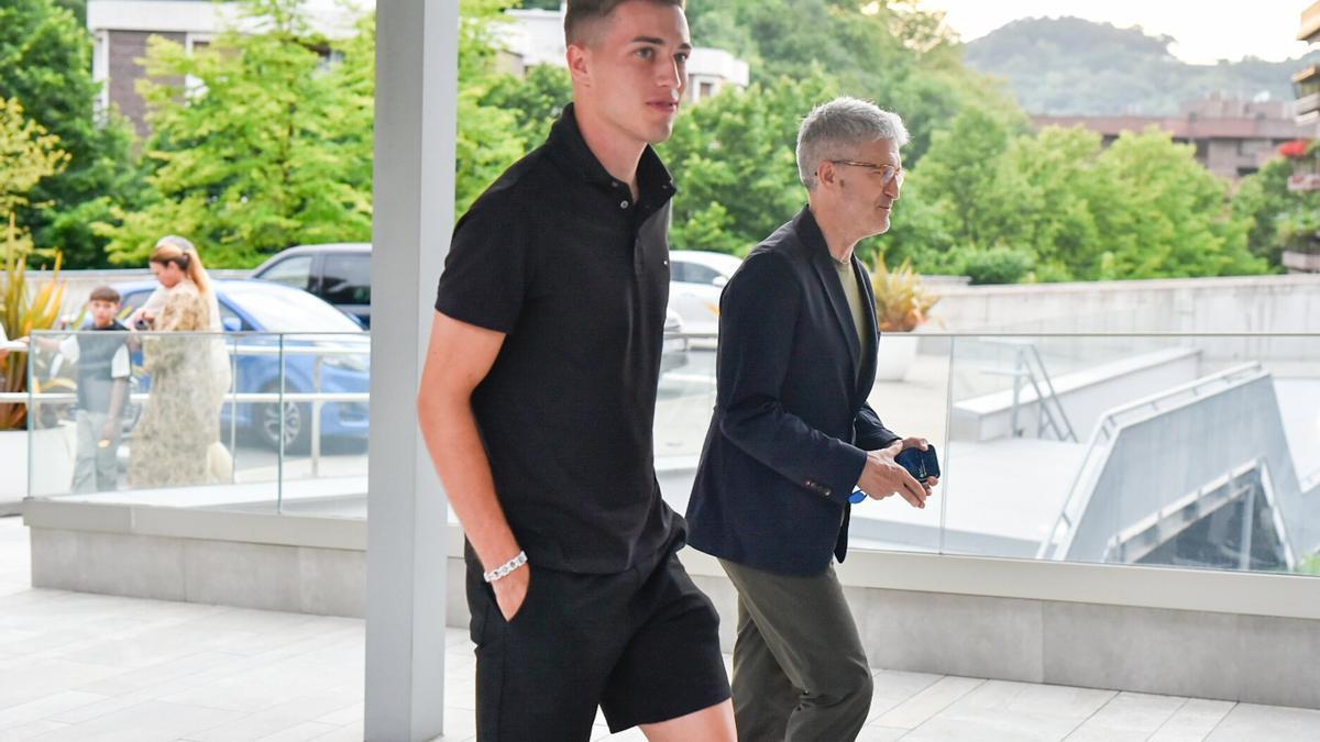 Luka Sucic ya está en Donostia. / ARNAITZ RUBIO