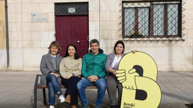 Marta Eguen, Kira Sultanova, Asier Olarizu y Nazha Ben Yakkou, miembros de la Fundación Ellacuria