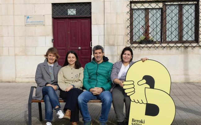Marta Eguen, Kira Sultanova, Asier Olarizu y Nazha Ben Yakkou, miembros de la Fundación Ellacuria