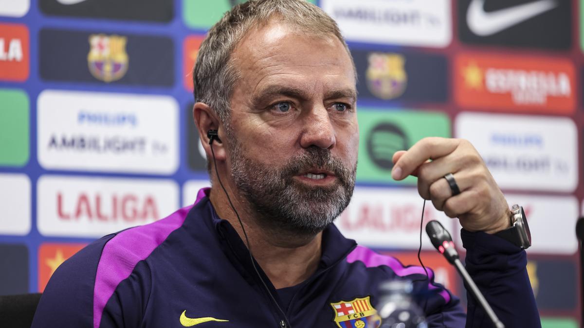 Hansi Flick, técnico del Barcelona, durante una rueda de prensa.