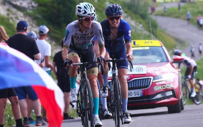 Pello Bilbao durante una etapa del Tour de Francia 2023.