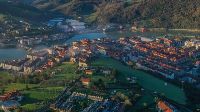 Vista aérea del pueblo de Orio.