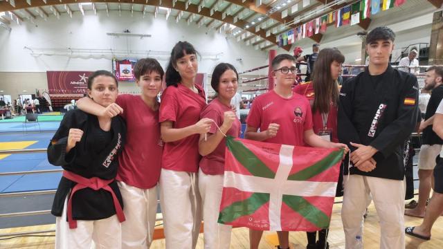 Deportistas de Atama en la competición disputada en Portugal.
