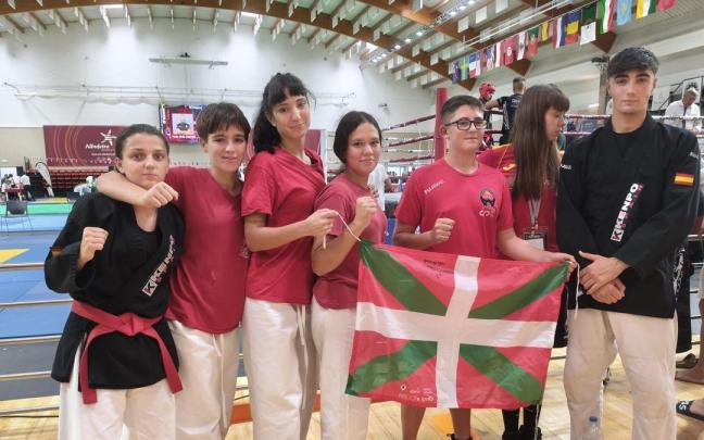 Deportistas de Atama en la competición disputada en Portugal.