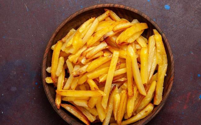 Alimentos como las patatas fritas están relacionados con un mayor riesgo de sufrir ansiedad y depresión. Alimentos como las patatas fritas están relacionados con un mayor riesgo de sufrir ansiedad y depresión.