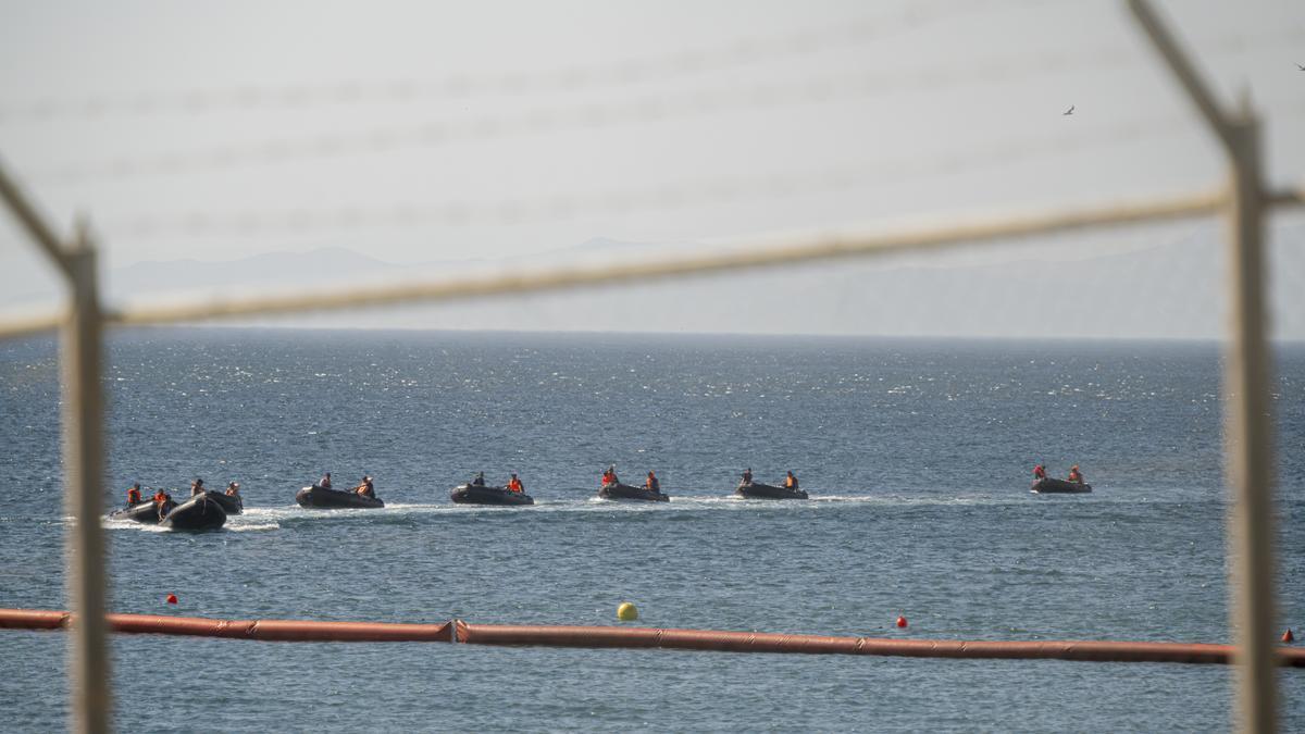 Las barreras de contención instaladas por el Gobierno en Ceuta ya están "plenamente" operativas