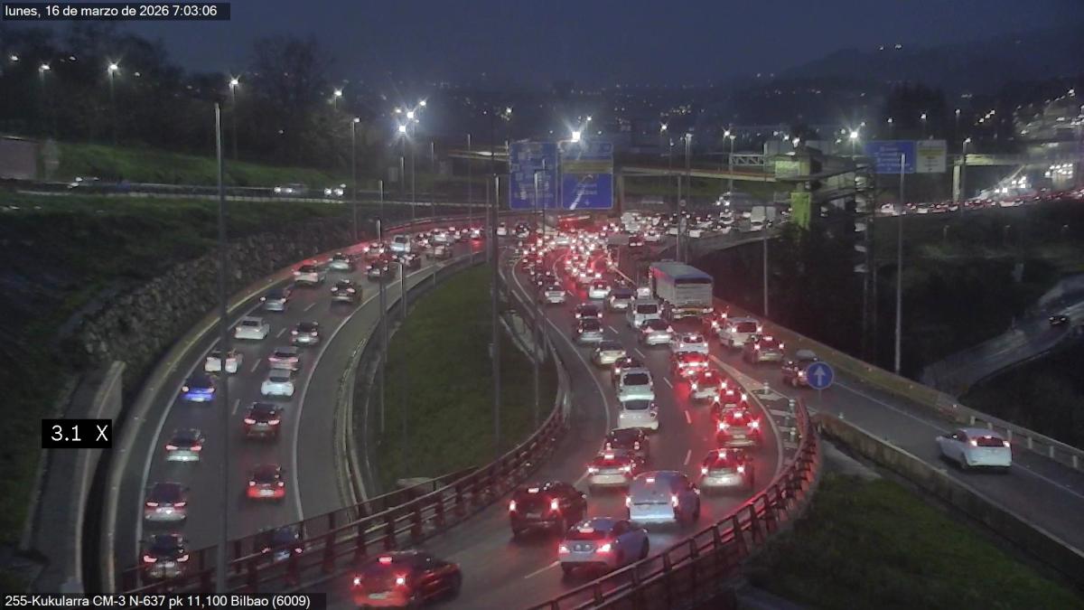 Retenciones generadas por el accidente múltiple del Corredor del Txorierri | Fuente: Cuenta de X de Trafikoa 