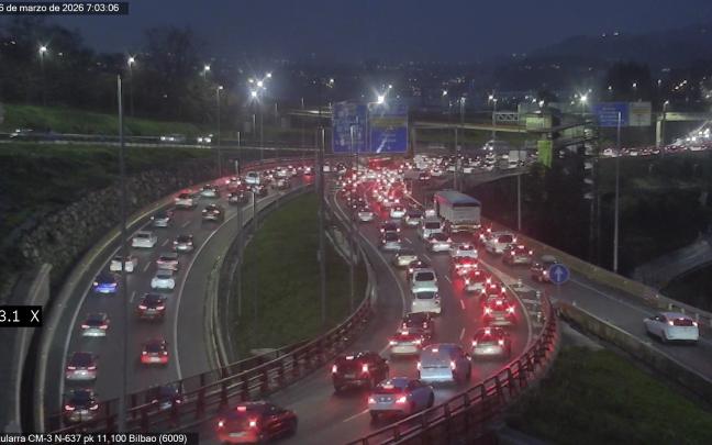 Retenciones generadas por el accidente múltiple del Corredor del Txorierri | Fuente: Cuenta de X de Trafikoa 