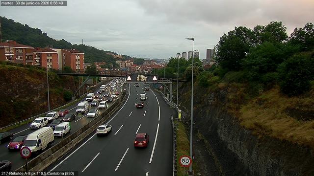 Imagen de las retenciones provocadas por el accidente | Fuente: Cuenta de X @trafikoaEJGV