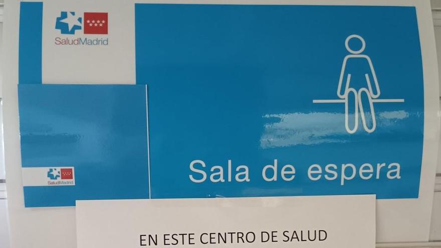 Parte del cartel colocado en el centro de salud madrileño.