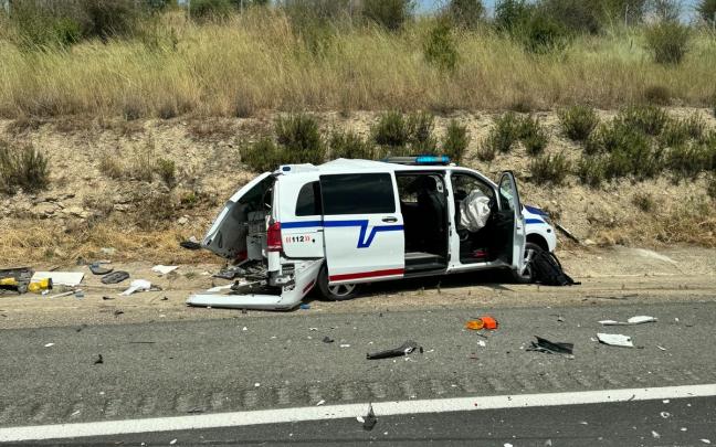 Imagen del estado en el que quedó el vehículo policial tras el accidente | Fuente: Onda Vasca