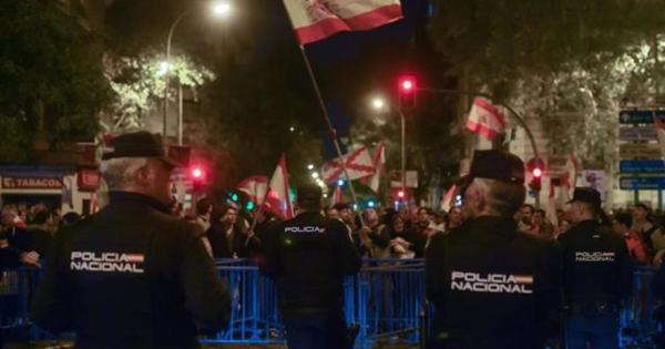 Unas 500 Personas Se Concentran En Una Nueva Noche De Protestas Ante La