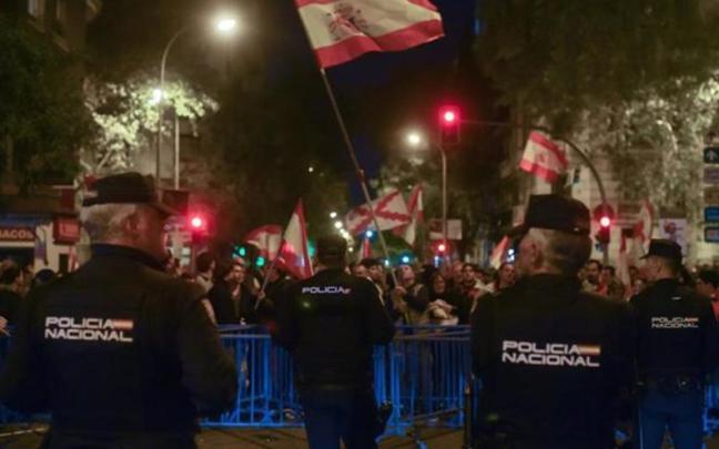 Imagen de una concentración ante la sede del PSOE en Madrid