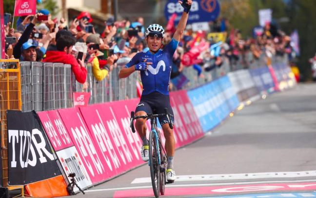 Einer Rubio festeja la victoria de una etapa de 74 kilómetros.