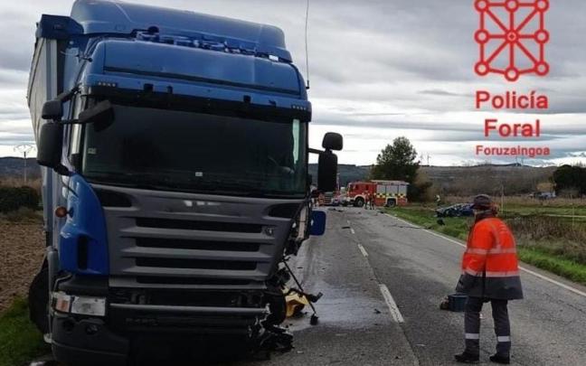 Camión implicado en el accidente mortal en Peralta. POLICÍA FORAL