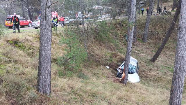 Estado en el que quedó el vehículo accidentado. Bomberos.