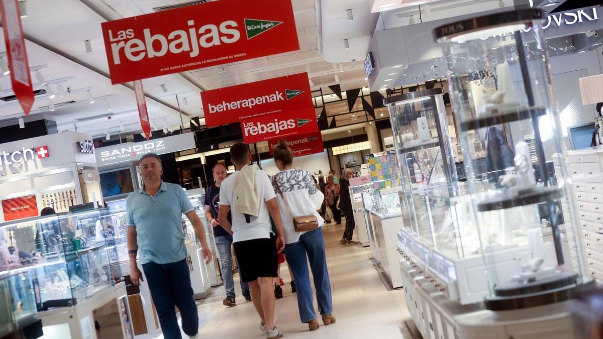 El interior de un centro de El Corte Inglés en Bilbao.