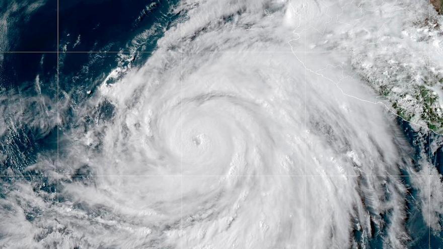 El huracán 'Hilary' alcanza la categoría 4 y se acerca a las costas de México