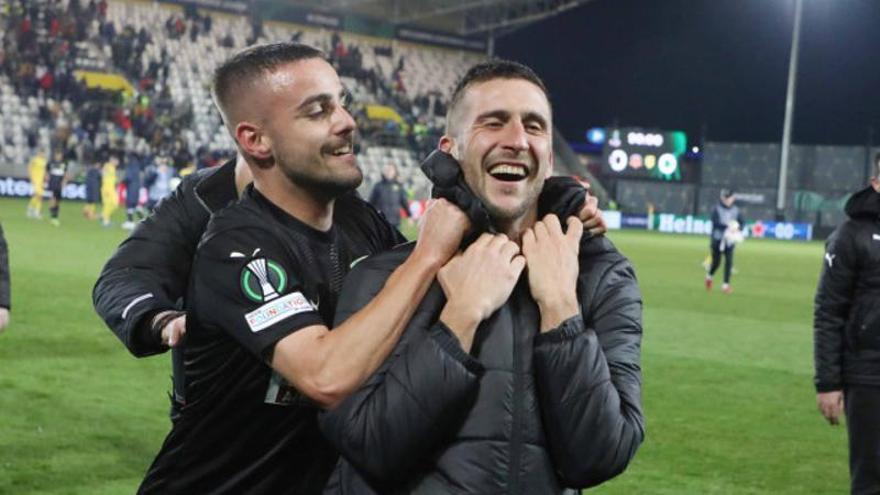 Oier celebra la clasificación para los octavos de final.