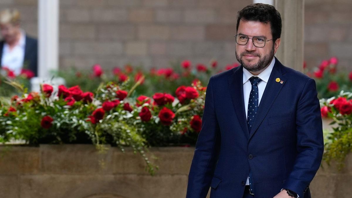 El president de la Generalitat , Pere Aragonès, durante los actos por Sant Jordi.