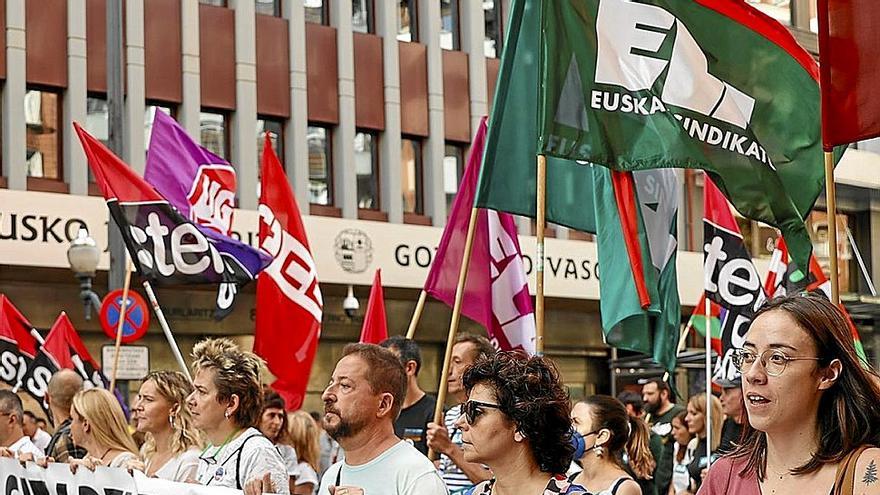 Unas 5.000 personas protestaron ayer en Bilbao. | FOTO: EFE