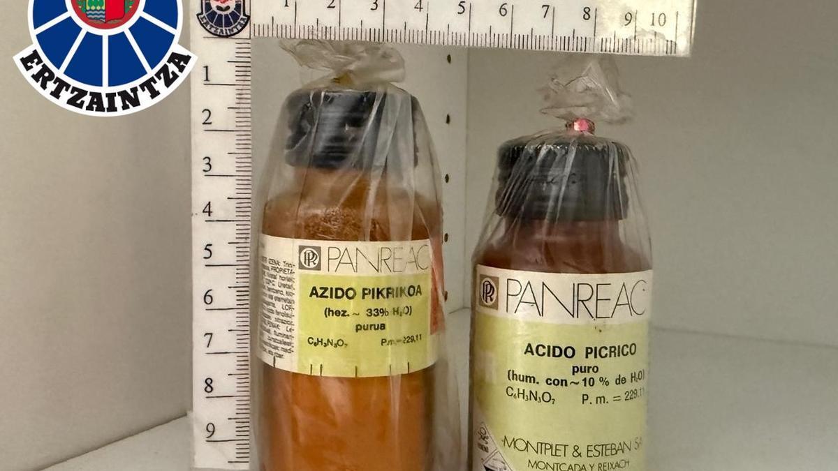Botes de ácido pícrico retirados por la Ertzaintza Cedida